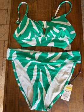 Green & White Patterned Two-Piece Bikini size medium